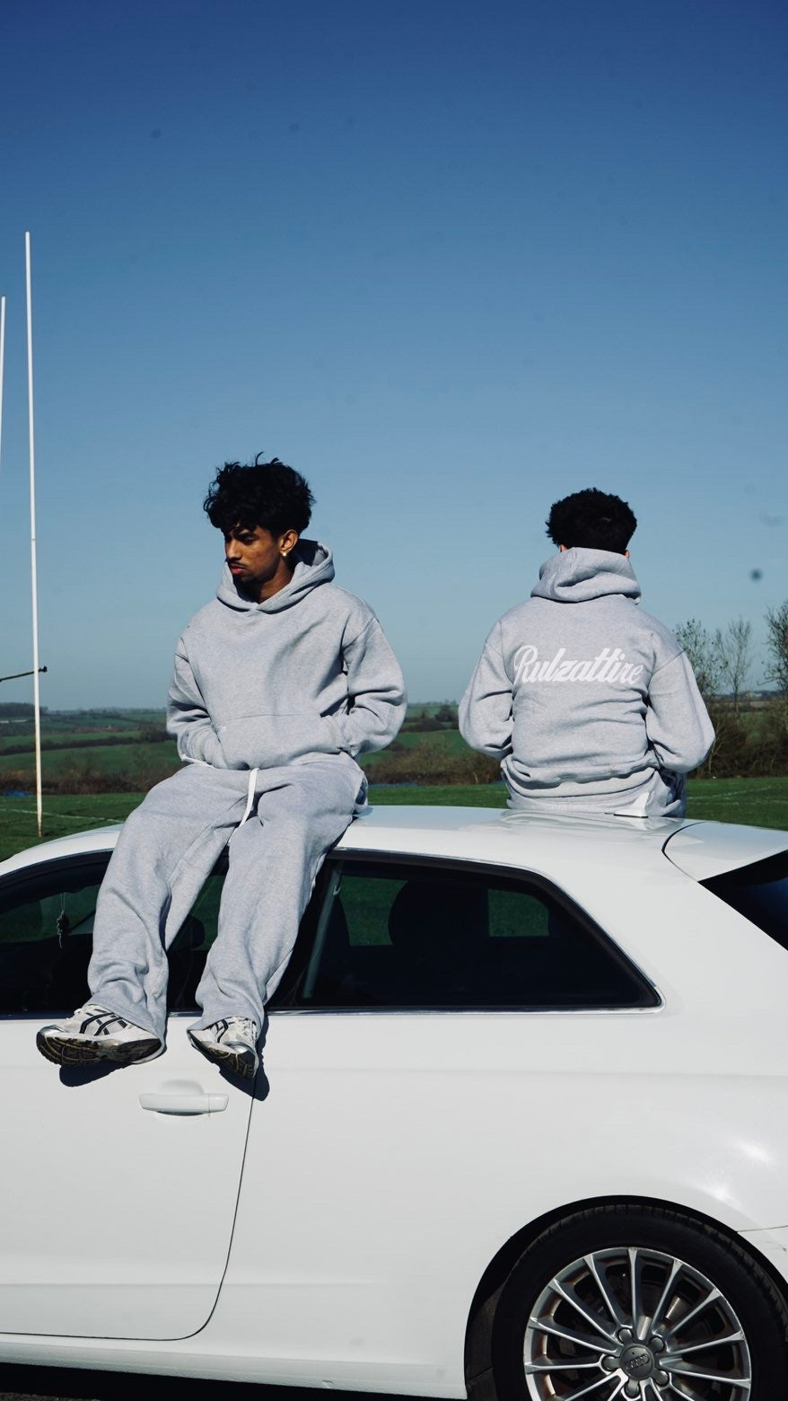 [ESSENTIAL] Hoodie Grey